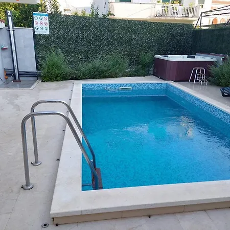 Apartment Kastel Stafilic Comfortable Kastela